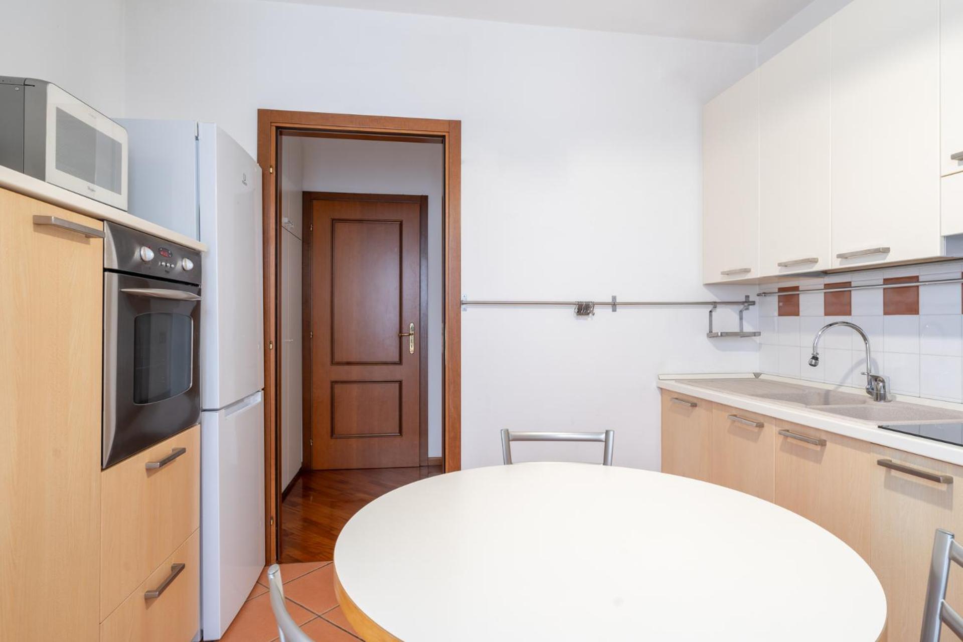 Spacious Bright Apartment Near City Center And Como Lake With Air Conditioning ليكو المظهر الخارجي الصورة