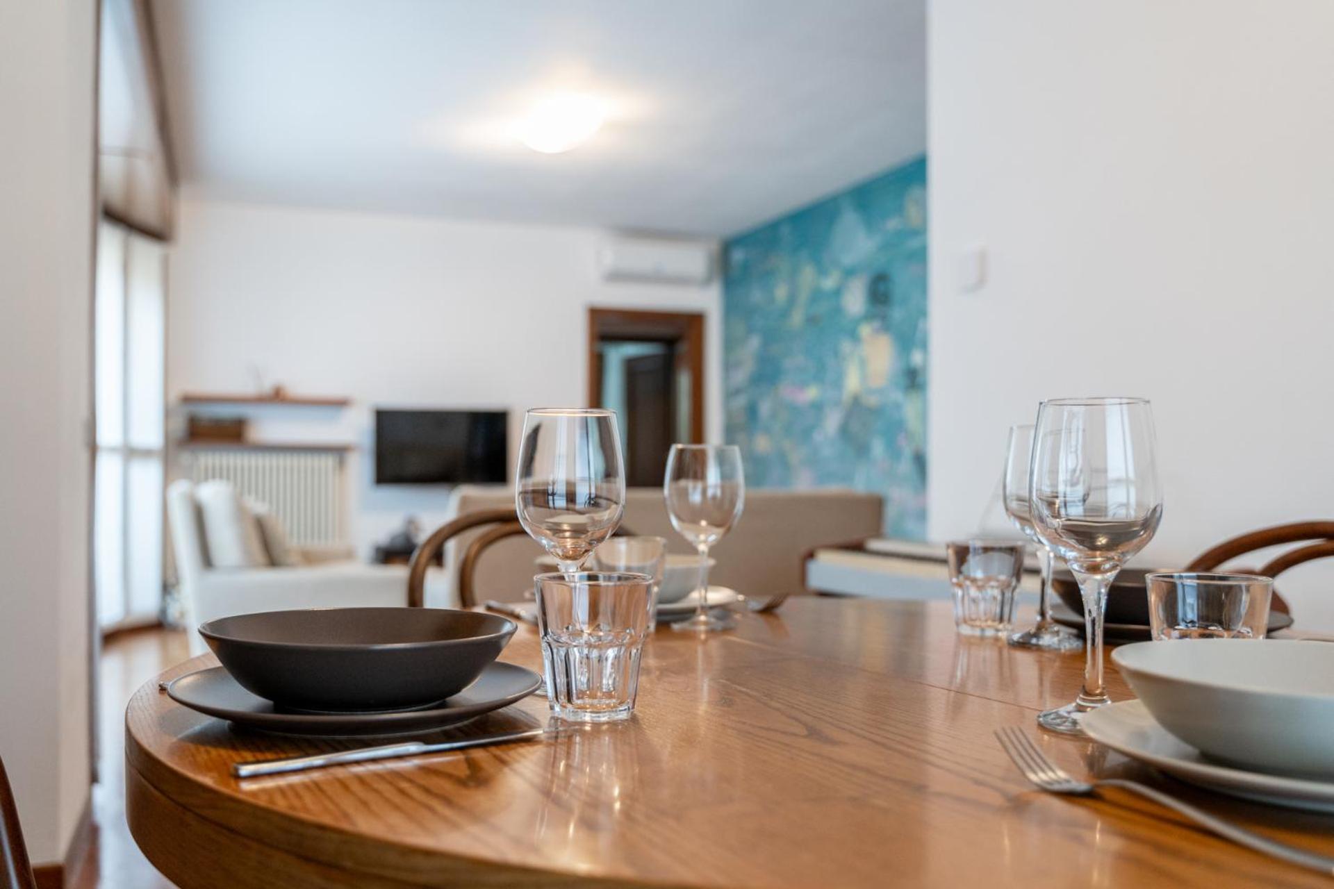 Spacious Bright Apartment Near City Center And Como Lake With Air Conditioning ليكو المظهر الخارجي الصورة