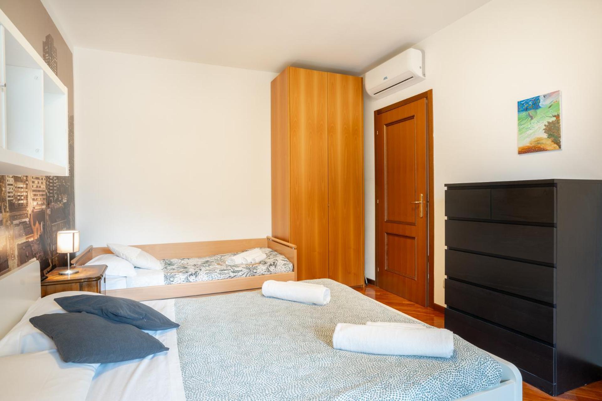 Spacious Bright Apartment Near City Center And Como Lake With Air Conditioning ليكو المظهر الخارجي الصورة