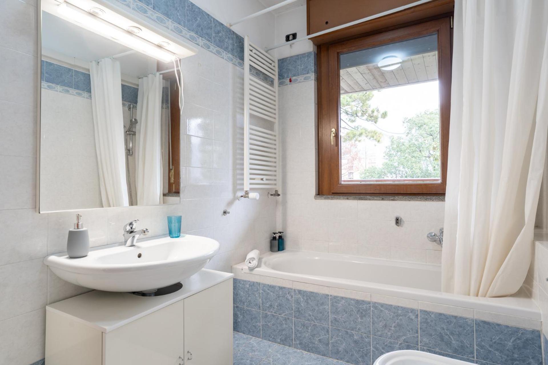 Spacious Bright Apartment Near City Center And Como Lake With Air Conditioning ليكو المظهر الخارجي الصورة