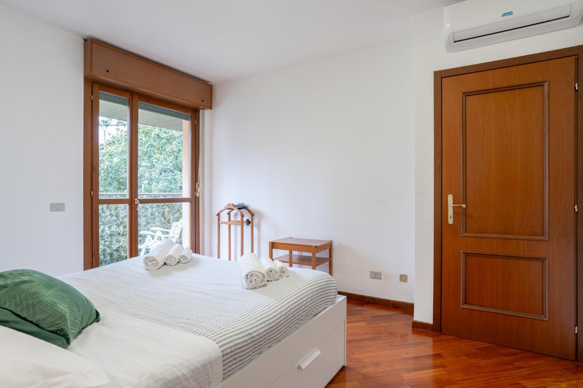 Spacious Bright Apartment Near City Center And Como Lake With Air Conditioning ليكو المظهر الخارجي الصورة