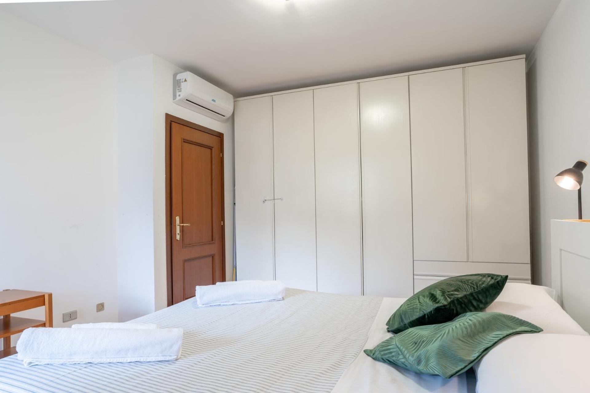 Spacious Bright Apartment Near City Center And Como Lake With Air Conditioning ليكو المظهر الخارجي الصورة