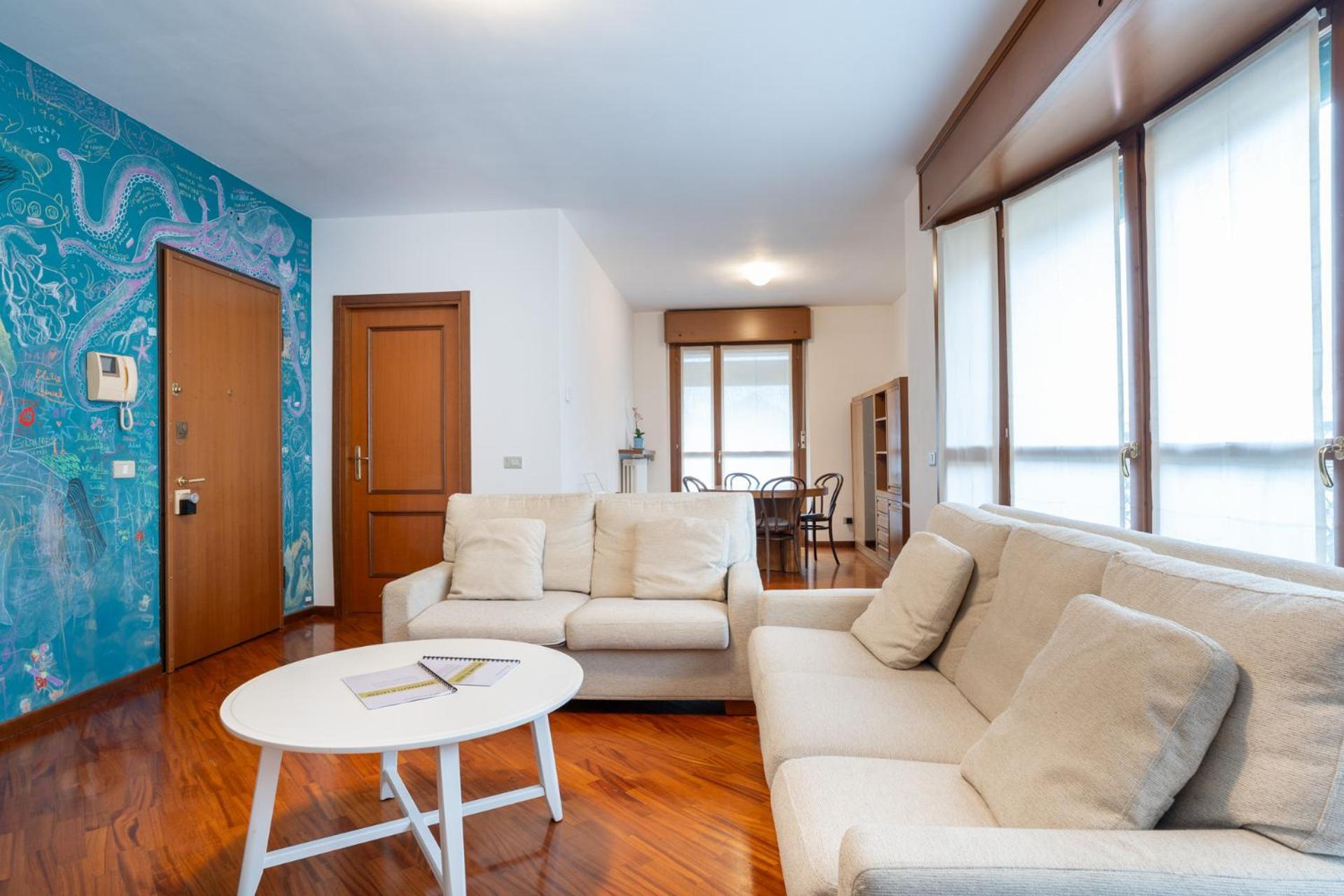 Spacious Bright Apartment Near City Center And Como Lake With Air Conditioning ليكو المظهر الخارجي الصورة