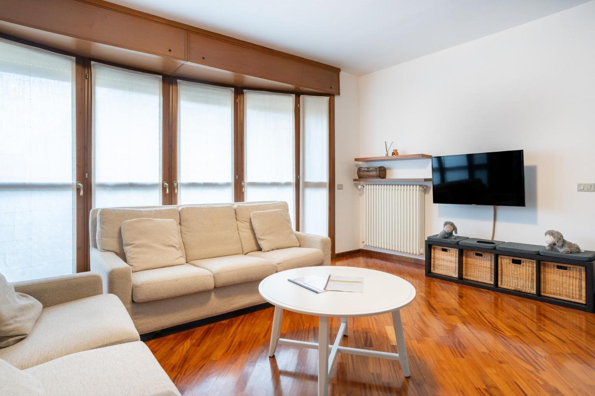 Spacious Bright Apartment Near City Center And Como Lake With Air Conditioning ليكو المظهر الخارجي الصورة