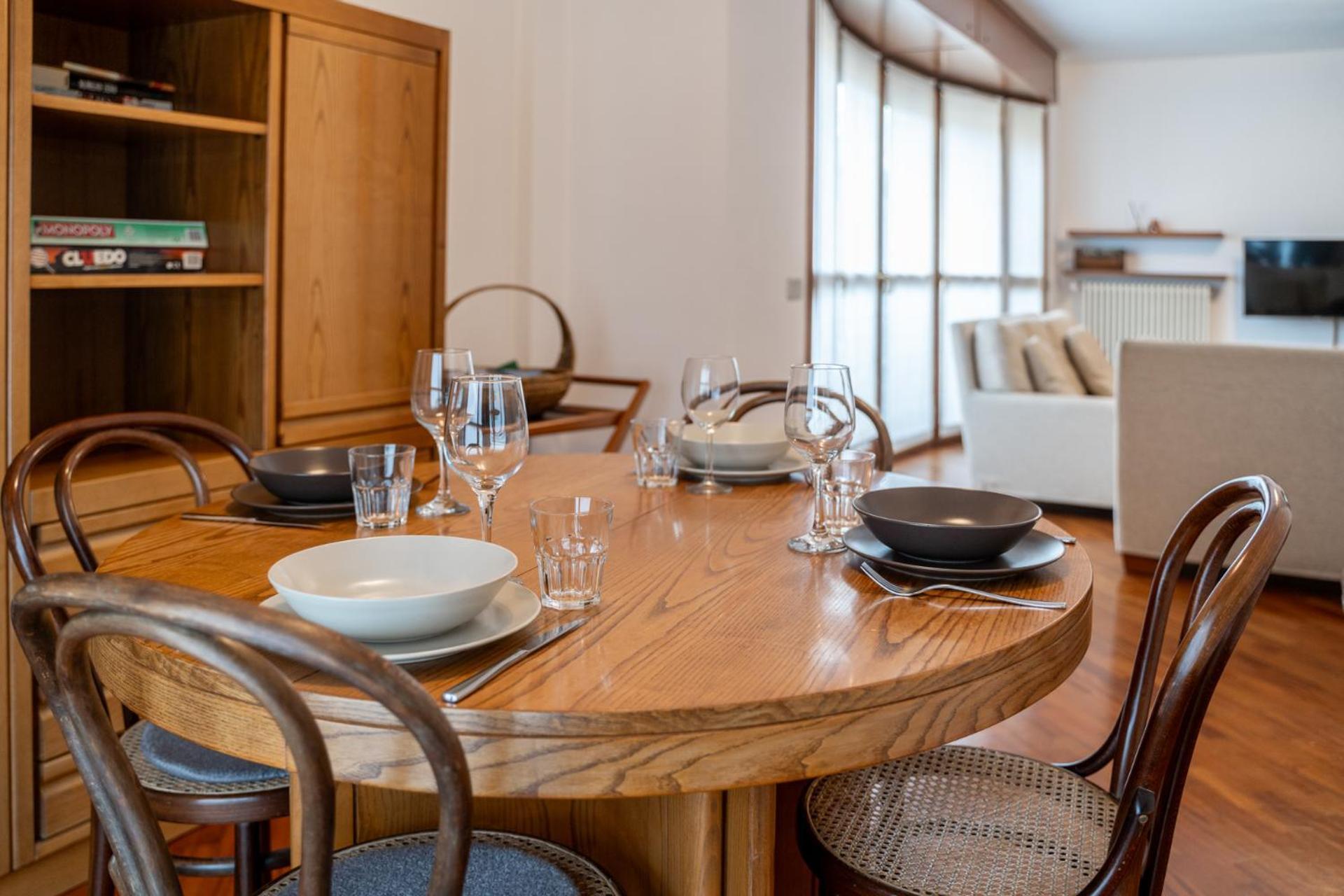 Spacious Bright Apartment Near City Center And Como Lake With Air Conditioning ليكو المظهر الخارجي الصورة